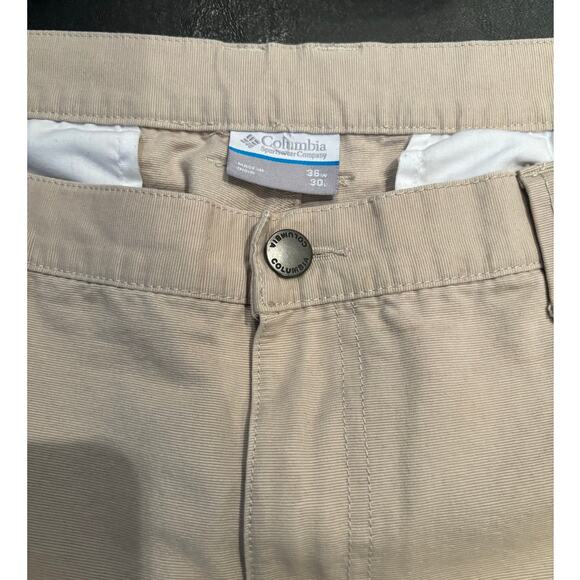 Men's Columbia Hiking Outdoor Khaki Pants, Size 36X30, EUC - Picture 3 of 3